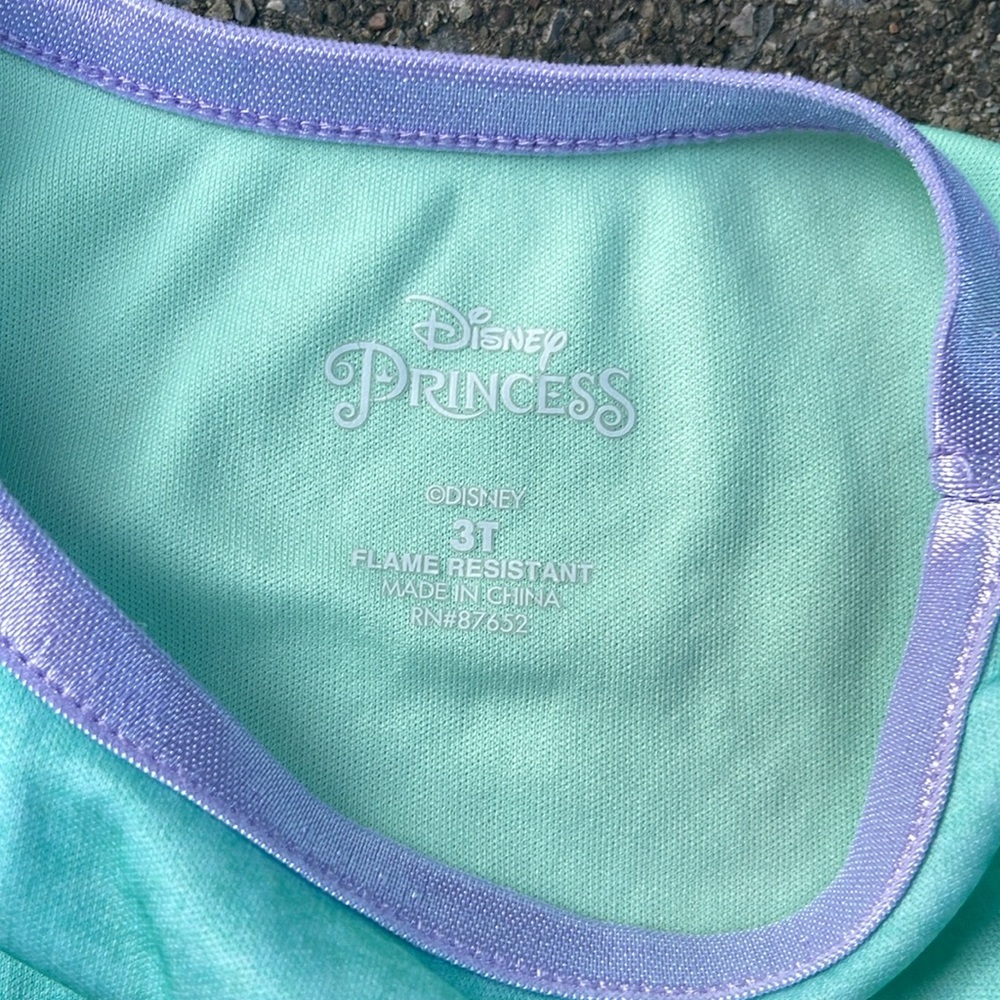 Disney Princess Pajama Set. - Picture 5 of 7